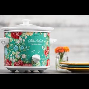 The Pioneer Woman floral vintage 1.5-Quart slow cooker